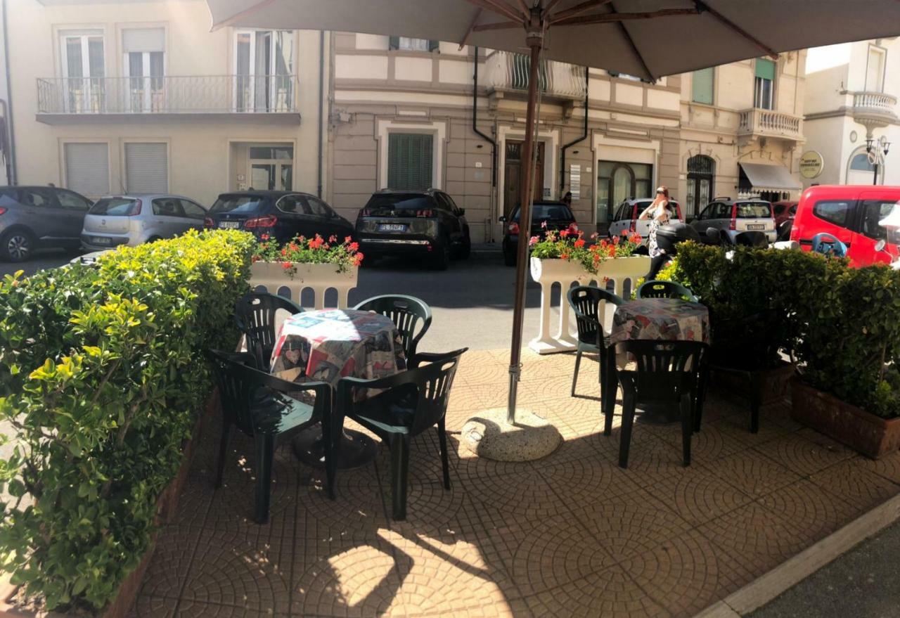 Hotel Stella Del Mare Viareggio Esterno foto